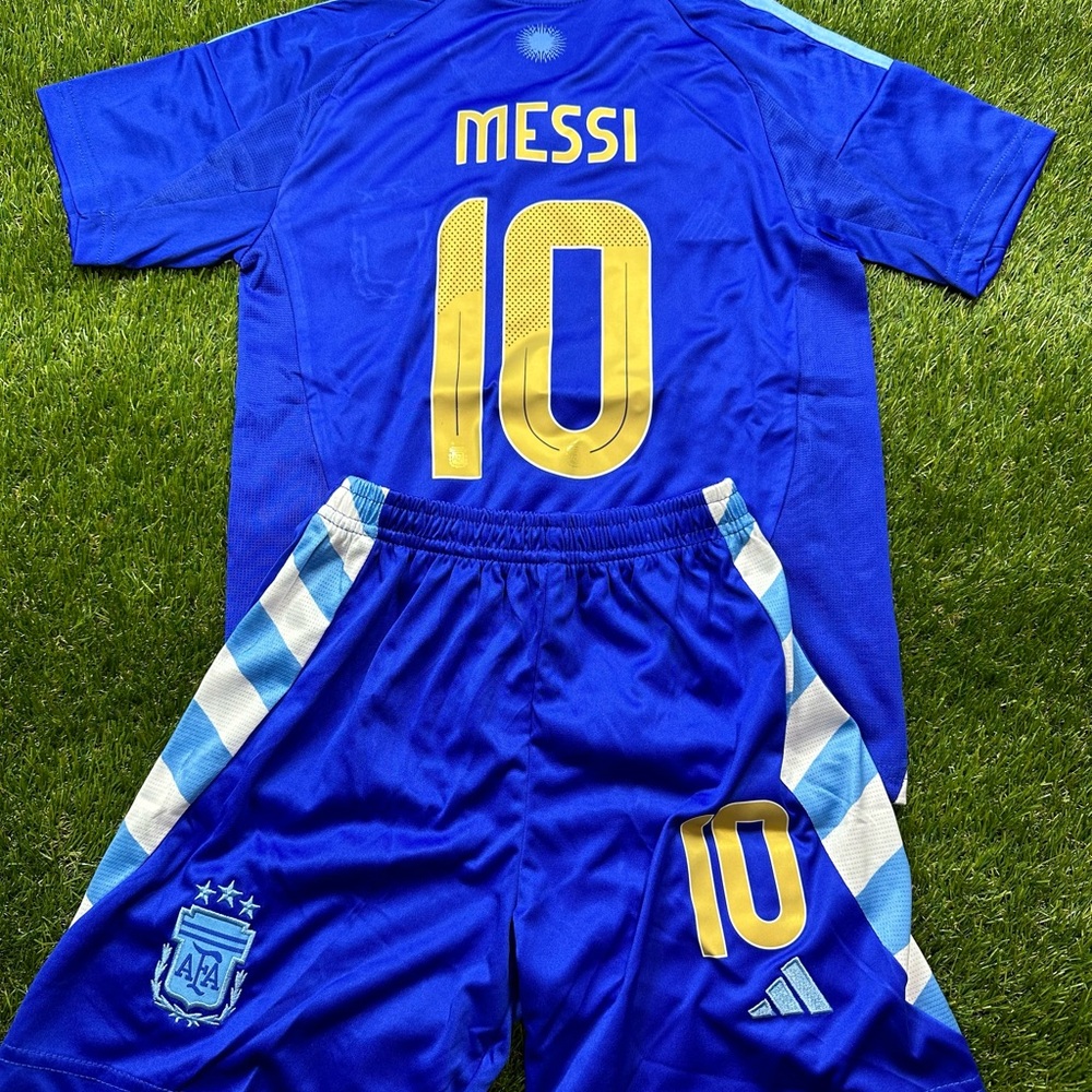 Messi Argentina Jersey kids kit. - Picture 2 of 2